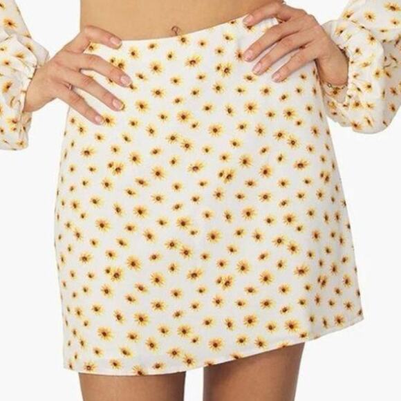 WeWoreWhat Dresses & Skirts - NWT WeWoreWhat 90s Style Yellow Ditsy Daisies Floral Mini Satin Slip Skirt M